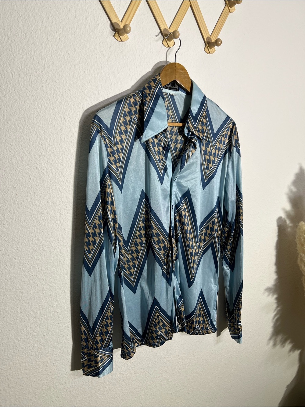 ROLAND • vintage 1970s blue and gold geometric patterned silk shirt - Picture 2 of 8